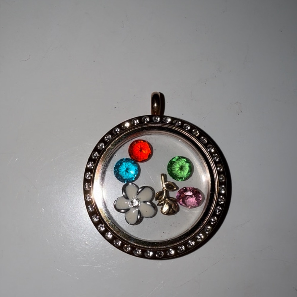 Chic Gold-Tone Necklace with Colorful Gemstones